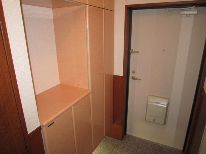 物件内観写真14　(玄関)