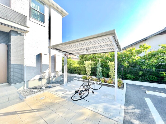 物件外観写真2　(駐輪場)