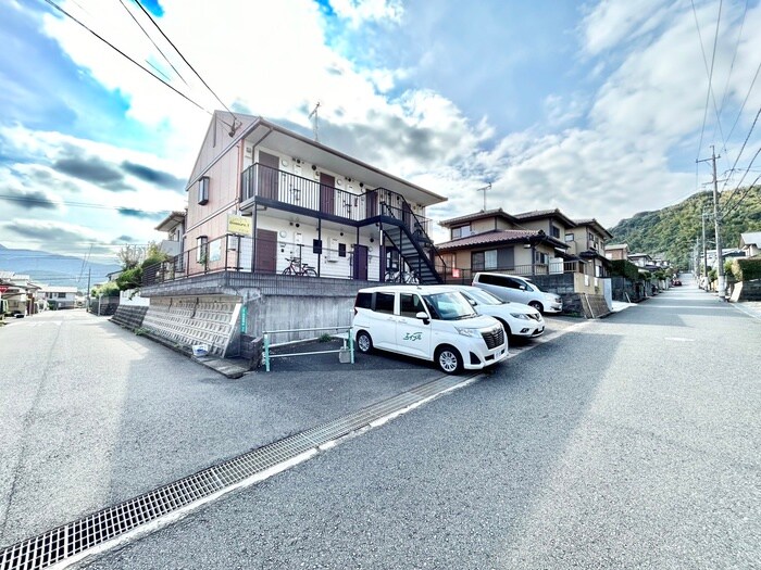 物件外観写真2　(駐車場)