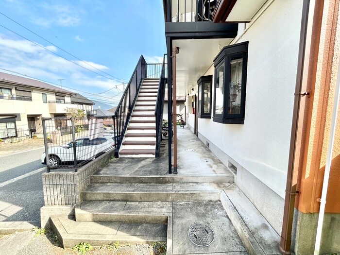 物件外観写真3　(エントランス部分)