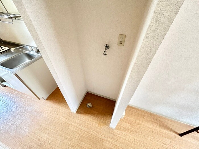 物件内観写真16　(洗濯機置場)