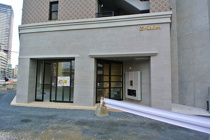 物件外観写真3　(エントランス部分)