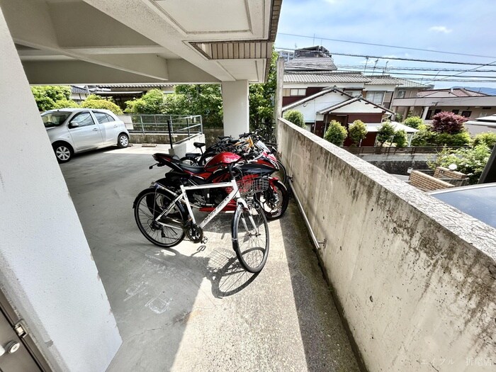 物件外観写真3　(駐輪場)