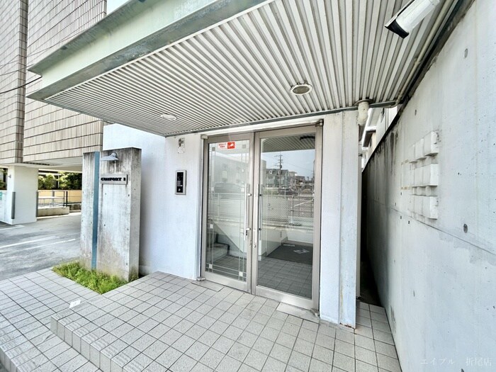 物件外観写真5　(エントランス部分)