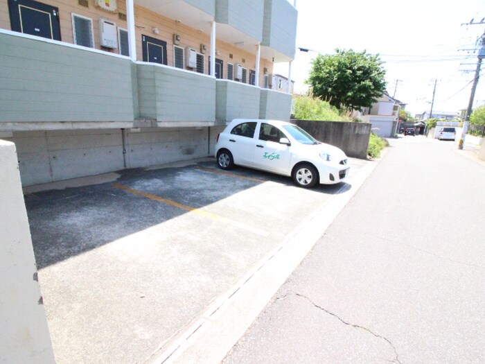 物件外観写真2　(駐車場)