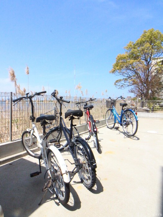 物件外観写真3　(駐輪場)