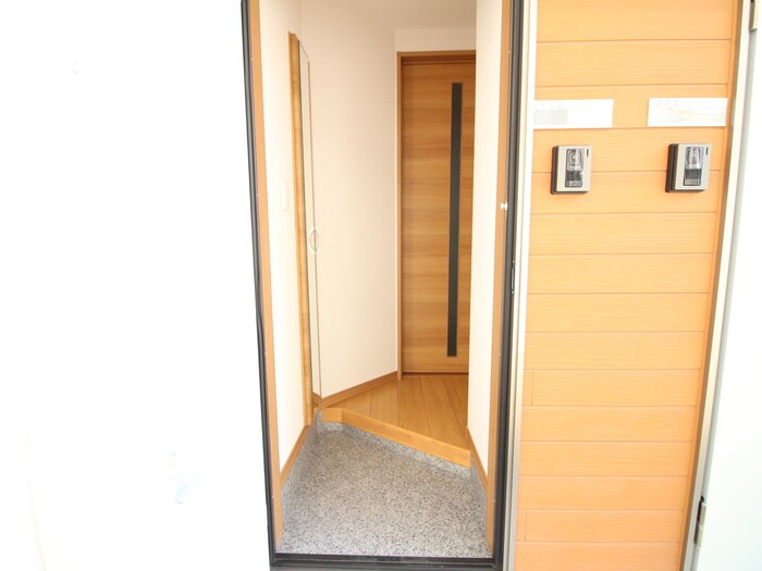 物件内観写真13　(玄関)