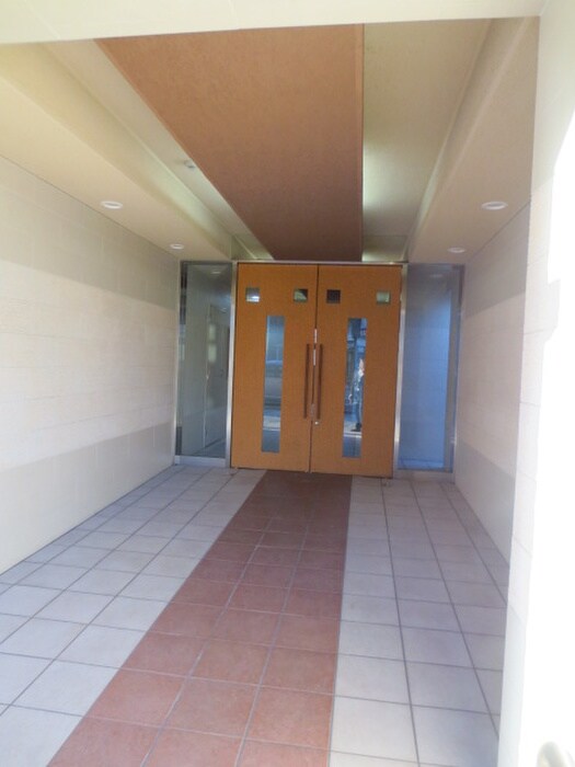 物件外観写真2　(エントランス部分)
