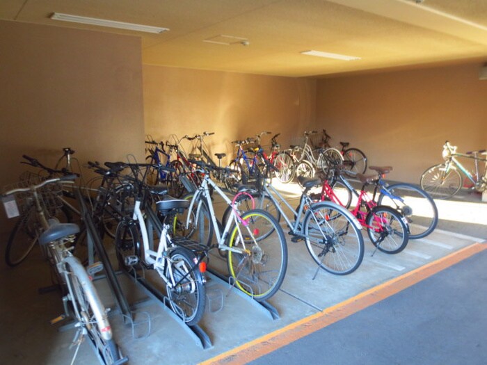 物件外観写真4　(駐輪場)