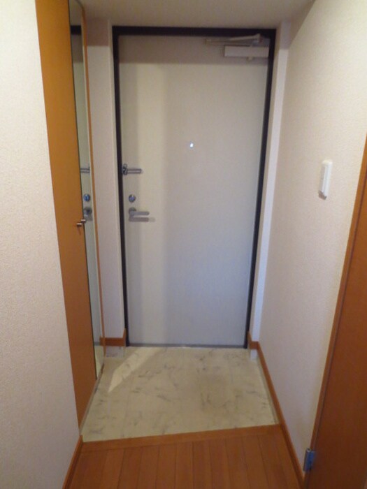 物件内観写真16　(玄関)