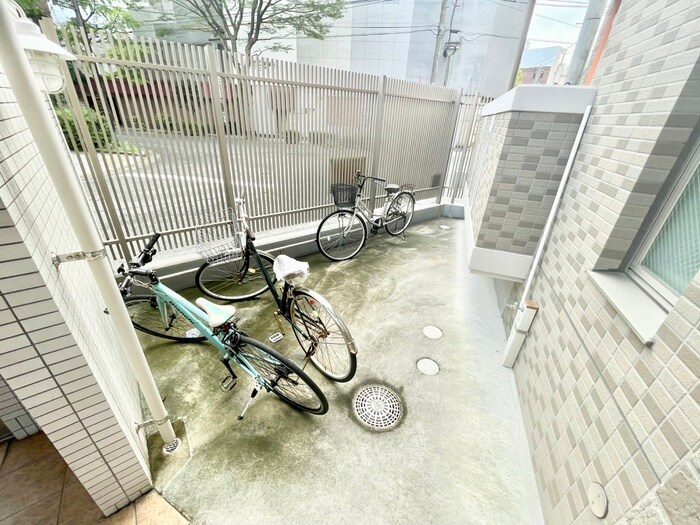 物件外観写真3　(駐輪場)