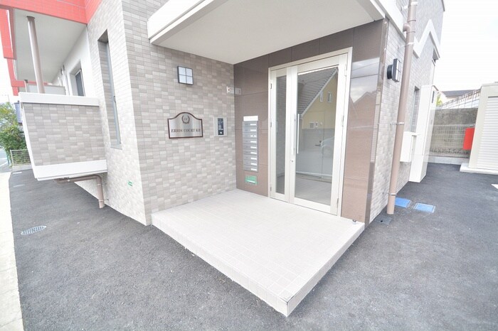 物件外観写真2　(エントランス部分)