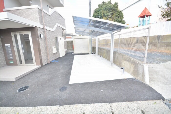 物件外観写真5　(駐輪場)