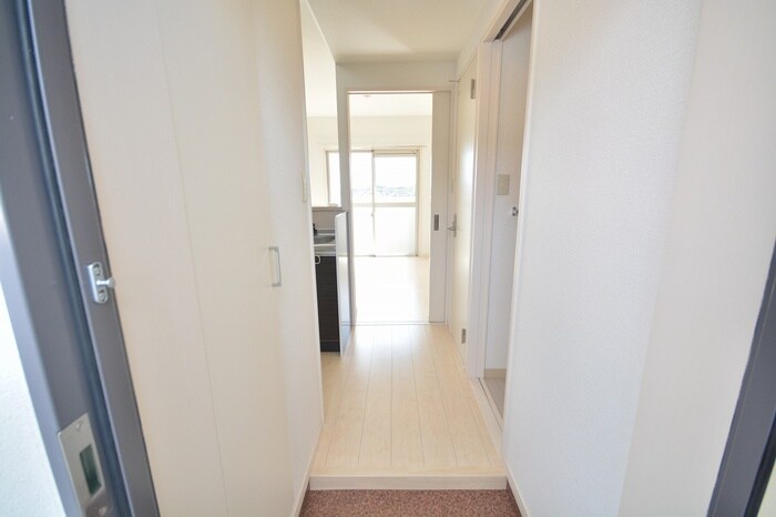 物件内観写真11　(玄関)