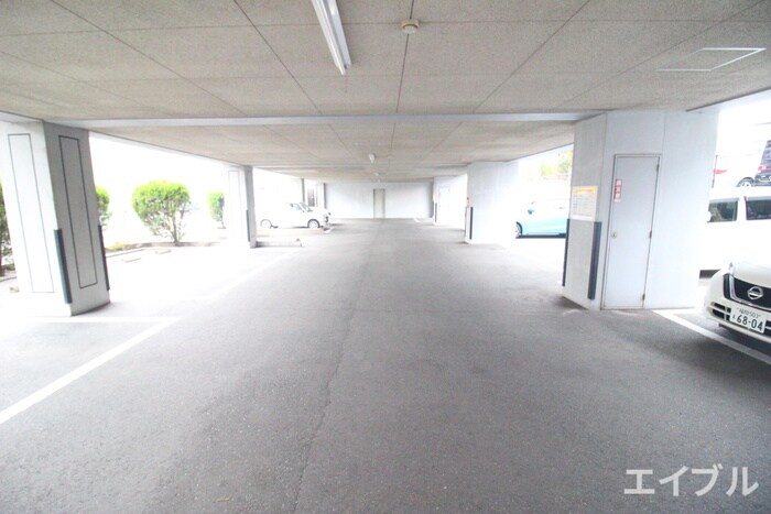 物件外観写真2　(駐車場)