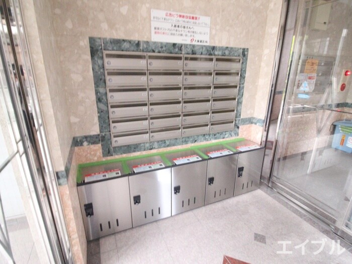 物件外観写真4　(エントランス部分)