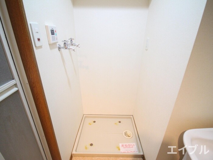 物件内観写真14　(洗濯機置場)