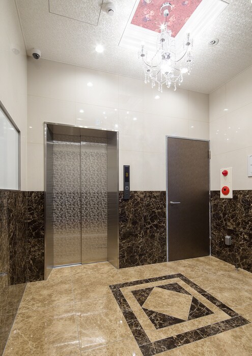 物件外観写真6　(エントランス部分)