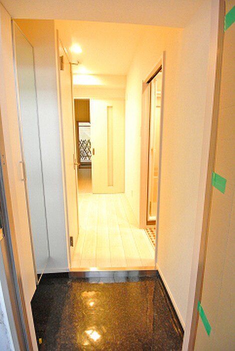物件内観写真13　(玄関)