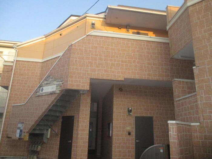 物件外観写真4　(エントランス部分)