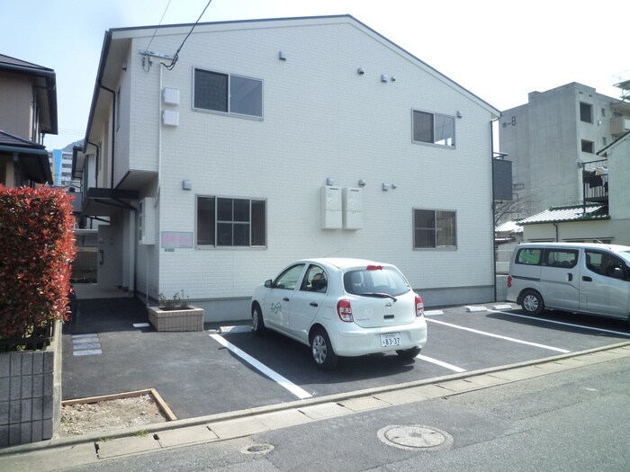 物件外観写真2　(駐車場)