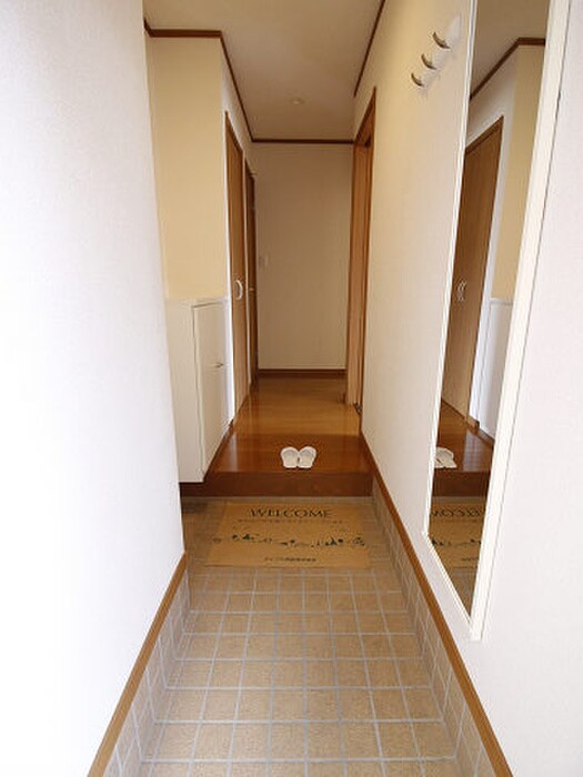 物件内観写真7　(玄関)