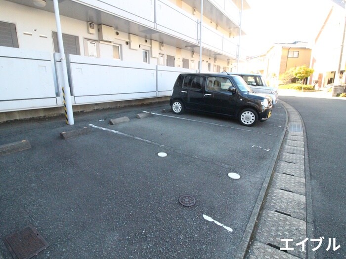 物件外観写真4　(駐車場)