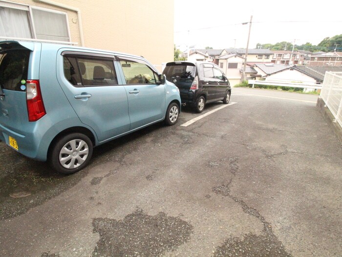 物件外観写真2　(駐車場)