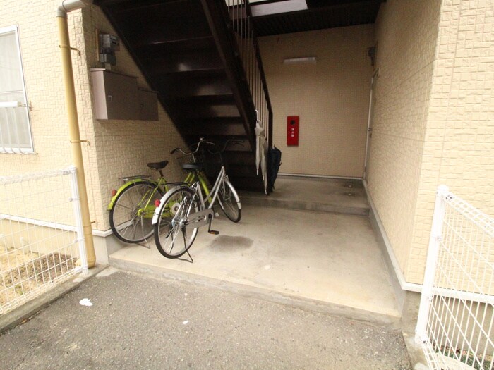物件外観写真3　(駐輪場)