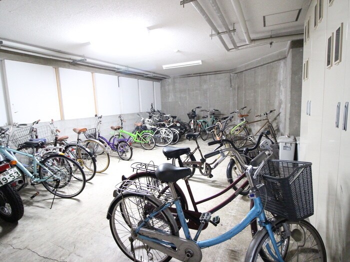 物件外観写真3　(駐輪場)