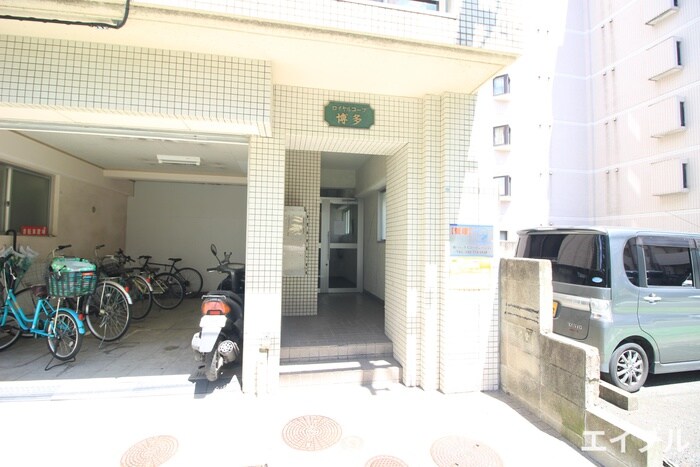 物件外観写真2　(エントランス部分)