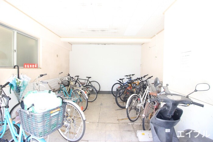 物件外観写真4　(駐輪場)