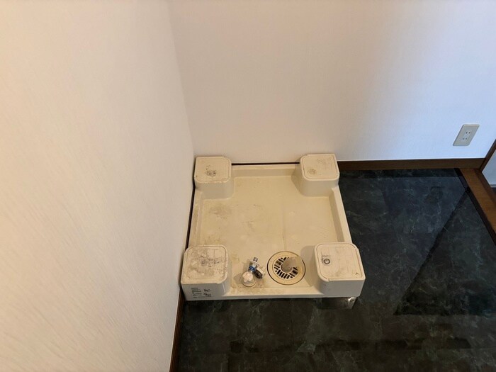 物件内観写真12　(洗濯機置場)