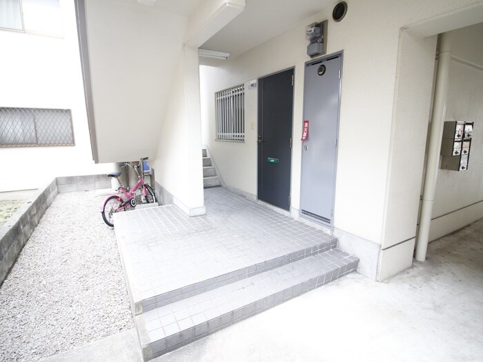 物件外観写真5　(エントランス部分)