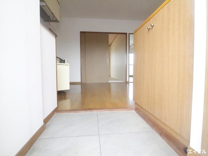 物件内観写真16　(玄関)