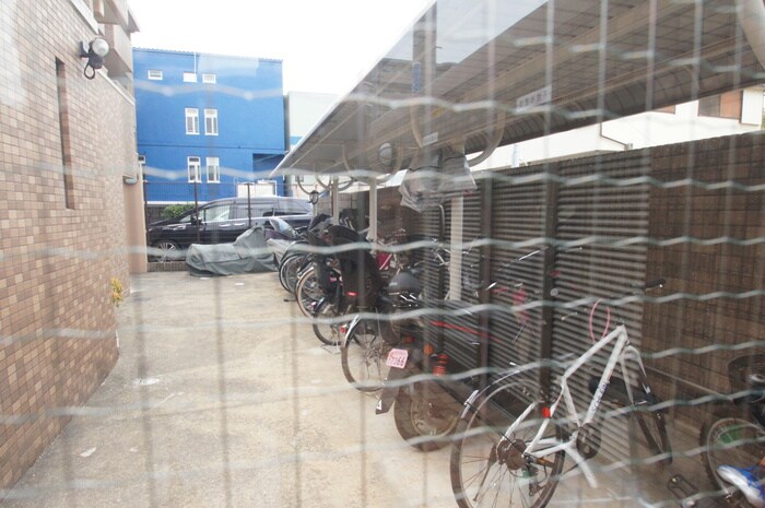 物件外観写真5　(駐輪場)