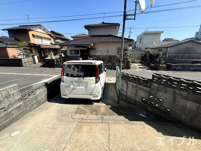 物件外観写真2　(駐車場)