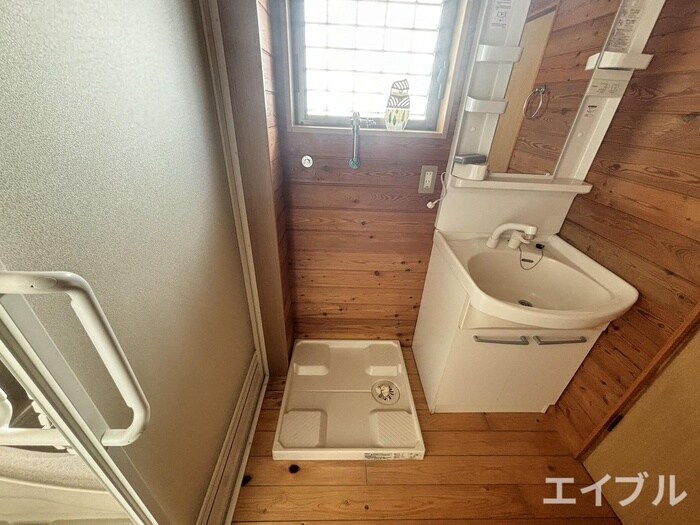 物件内観写真13　(洗濯機置場)