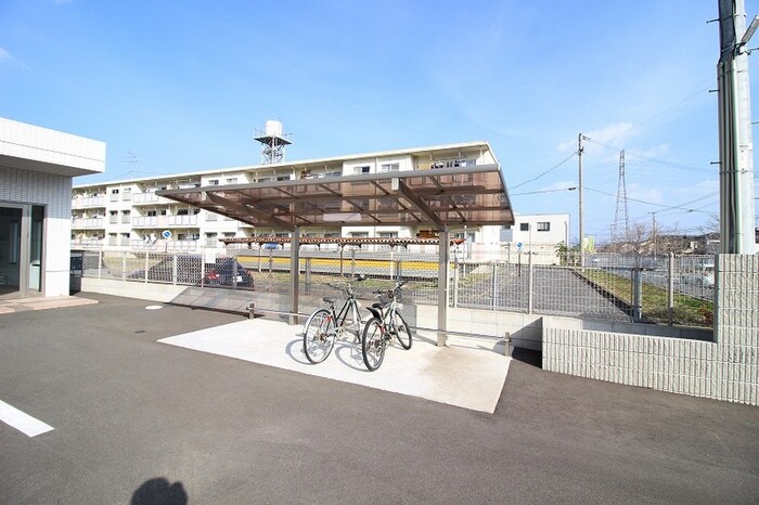 物件外観写真3　(駐輪場)