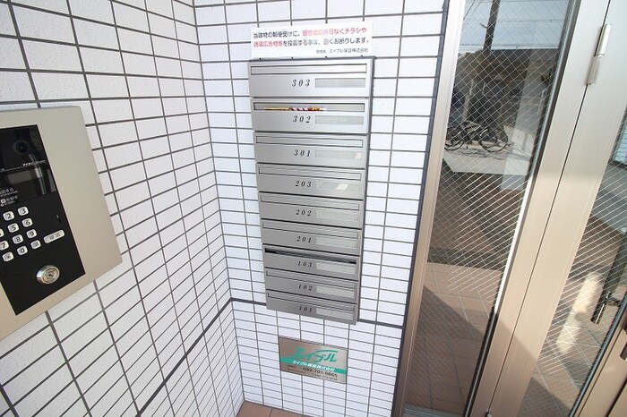 物件外観写真4　(エントランス部分)