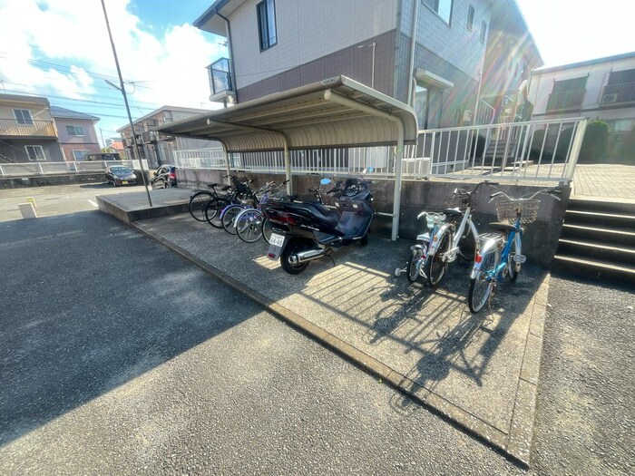 物件外観写真3　(駐輪場)