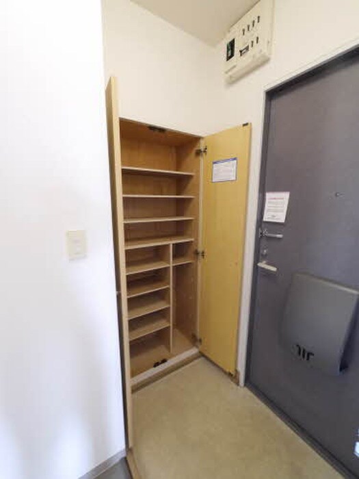 物件内観写真10　(玄関)