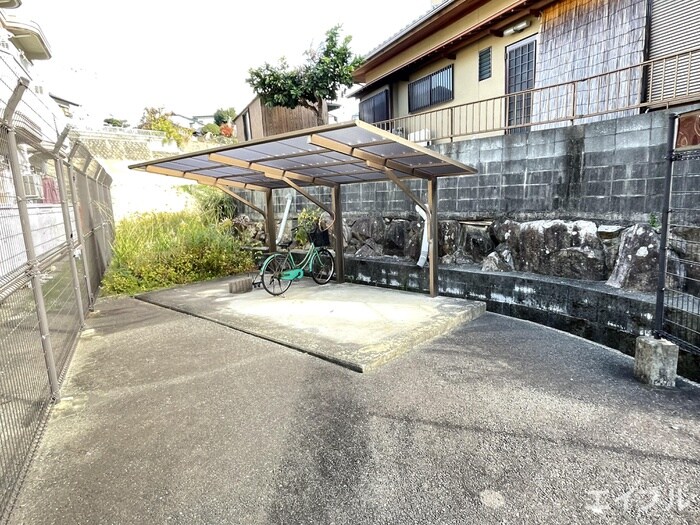 物件外観写真4　(駐輪場)