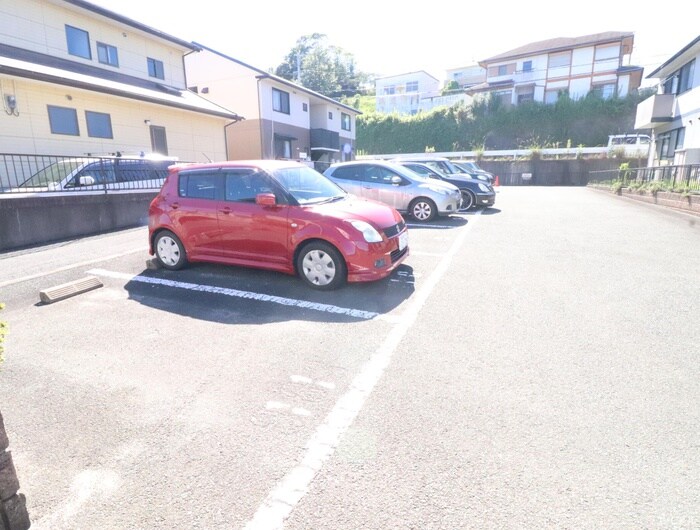 物件外観写真5　(駐車場)