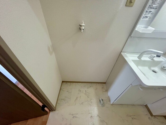 物件内観写真12　(洗濯機置場)