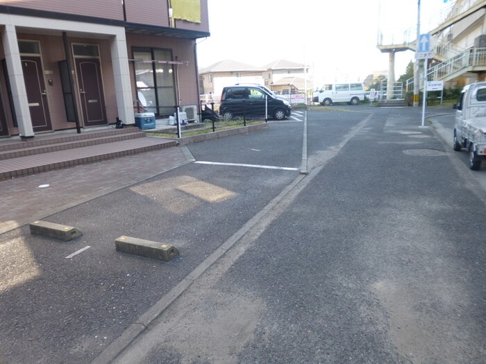 物件外観写真2　(駐車場)