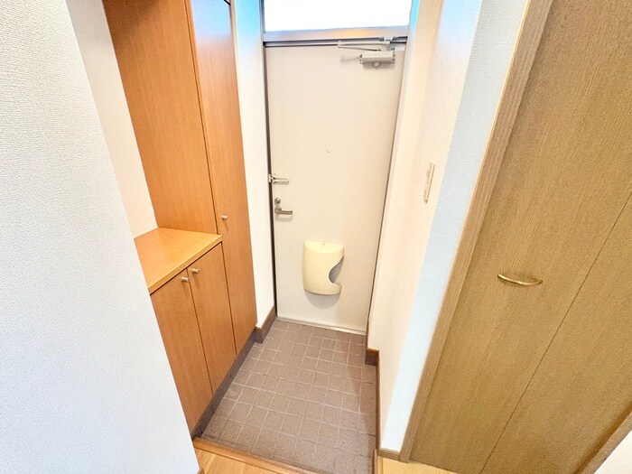 物件内観写真12　(玄関)