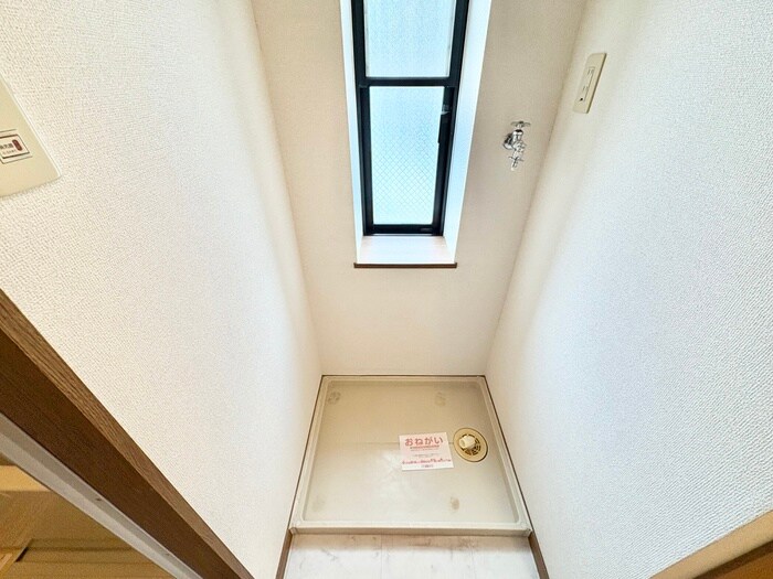 物件内観写真16　(洗濯機置場)