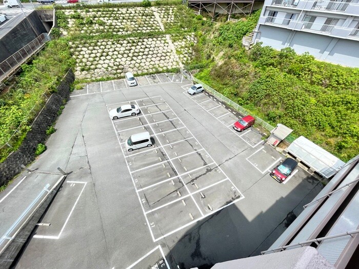 物件外観写真3　(駐車場)