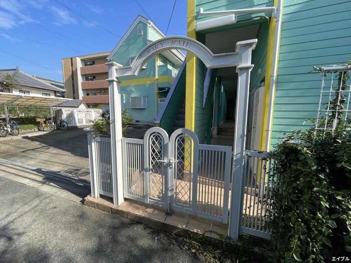 物件外観写真2　(エントランス部分)